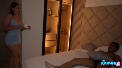 หนุ่มกำลังช่วยตัวเอง พี่สาวเข้ามาเจอ | ช่วยตัวเอง เย็ดหอย ดูดหอย